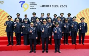 Meteri Keuangan RI, Purbaya Yudhi Sadewa. Foto bersama di Hari bea dan Cukai ke-79