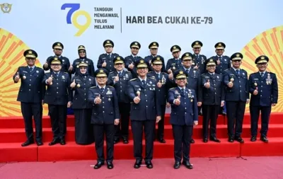 Meteri Keuangan RI, Purbaya Yudhi Sadewa. Foto bersama di Hari bea dan Cukai ke-79