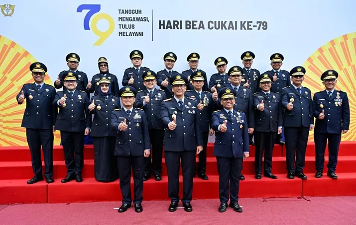 Meteri Keuangan RI, Purbaya Yudhi Sadewa. Foto bersama di Hari bea dan Cukai ke-79