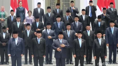Foto bersama Kabinet Prabowo-Gibran di Istana Negara
